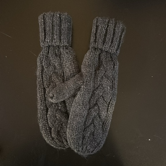 Hat and Mittens - Picture 4 of 4